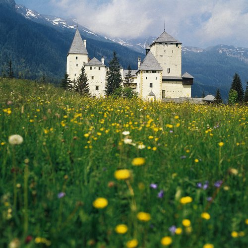 Schloss Mauterndorf Oesterreich Werbung Trumler - Austria Travel Packages