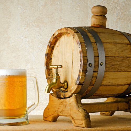 beer and barrel on the wood table