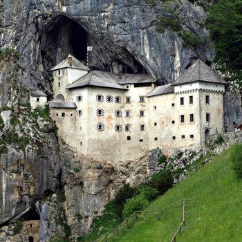 predjama castle 