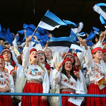 sing in a football stadium 