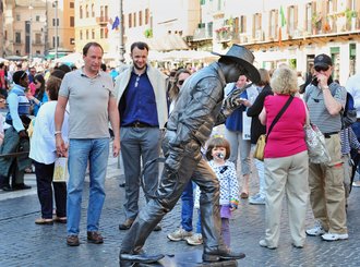 street artist in piazza navona