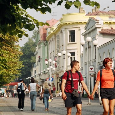 tourists%2520on%2520jomas%2520street%2520in%2520jurmala